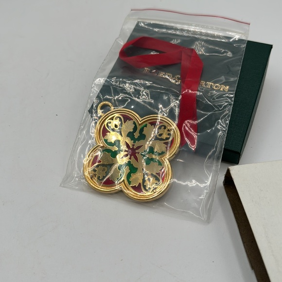 Reed and Barton NIB “stained glass “ Ornament. - Picture 3 of 3